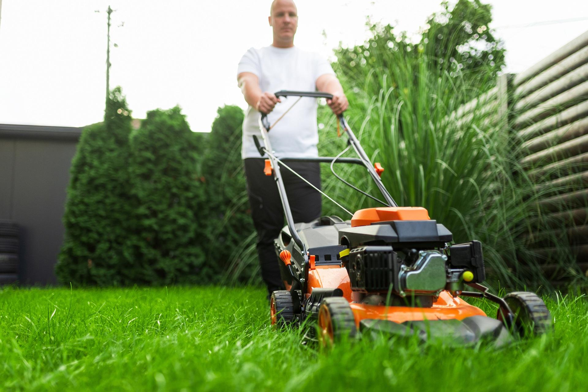 Gartenarbeit mit Elektrokettenzug erleichtert