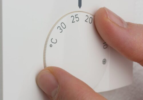 Heizen ohne Radiatoren: Wie moderne Systeme Platz und Energie sparen